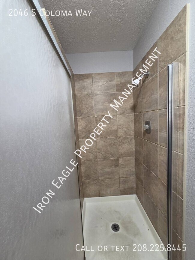 Building Photo - 2046 S Coloma Wy