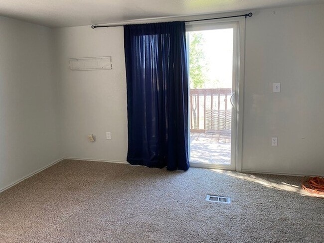 Building Photo - Renovated Single Wide with great features ...