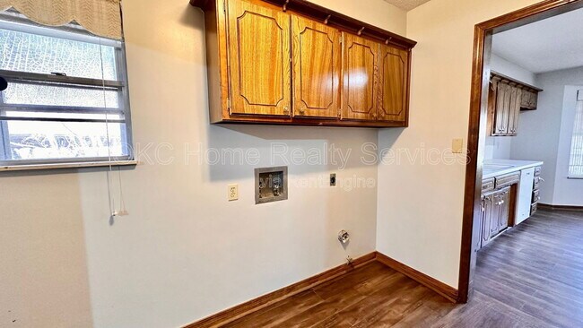 Building Photo - 12109 Camelot Dr