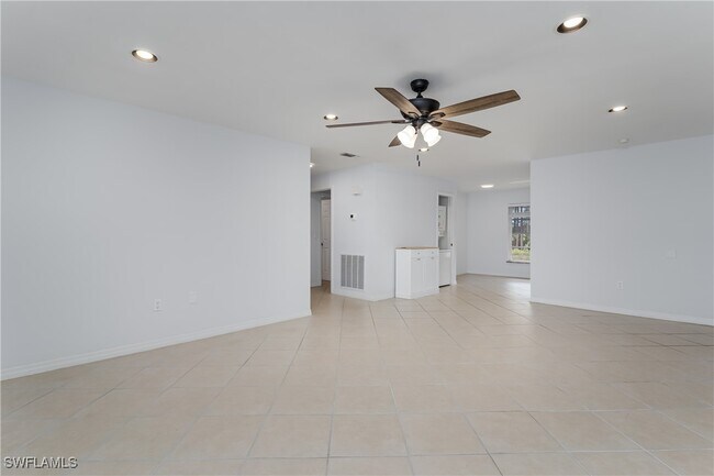 Building Photo - 180 Cypress Way E