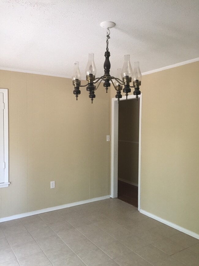 Building Photo - 3328 Oakview Dr