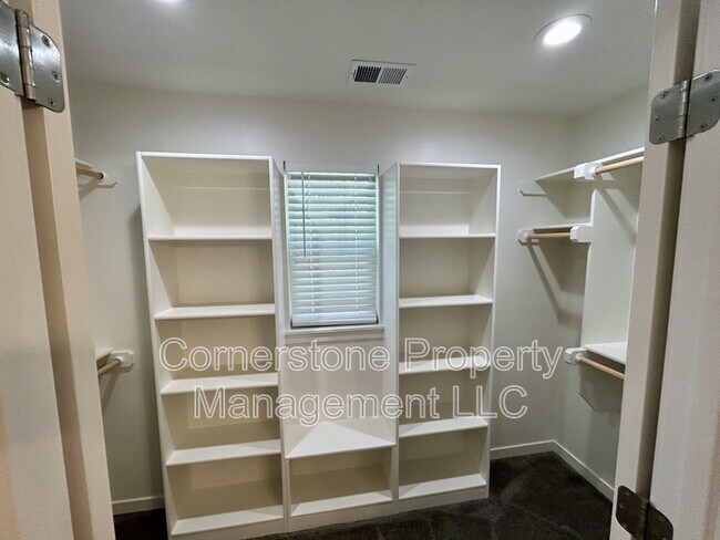 Building Photo - 33065 W 82nd St