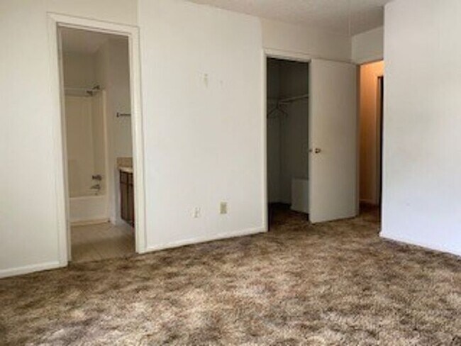 Building Photo - Spacious Condominium in Warner Robins