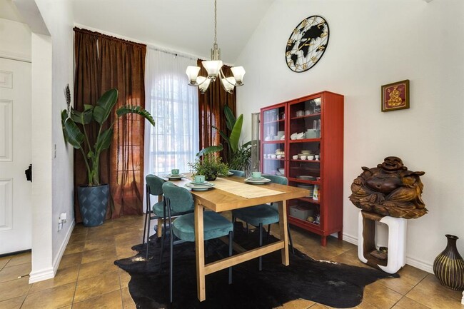 Building Photo - 507 Clear Spring Ln