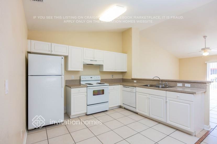 Building Photo - 867 Bedford Dr