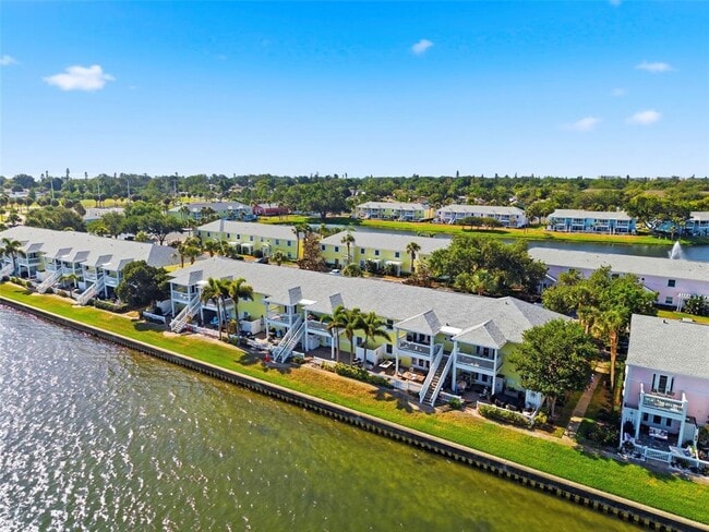 Building Photo - 201 Pompano Dr SE
