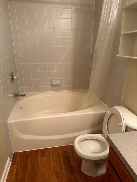 Building Photo - 5225 White Willow Dr