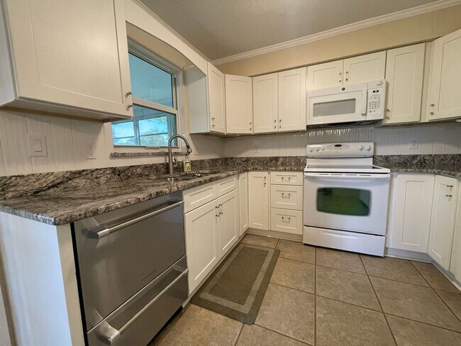 Building Photo - Two bedroom two bath Canal front rental ho...