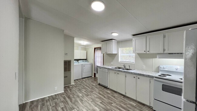 Building Photo - 3 bedroom House in Rehobeth School District