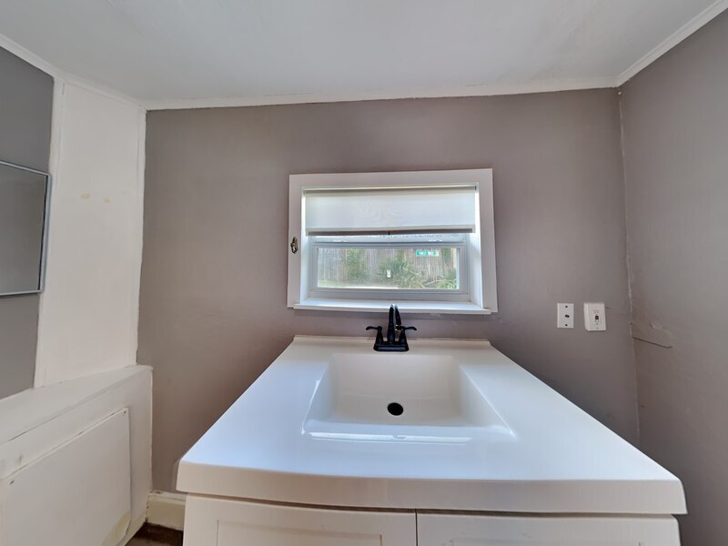 Building Photo - 1208 Francis Ave