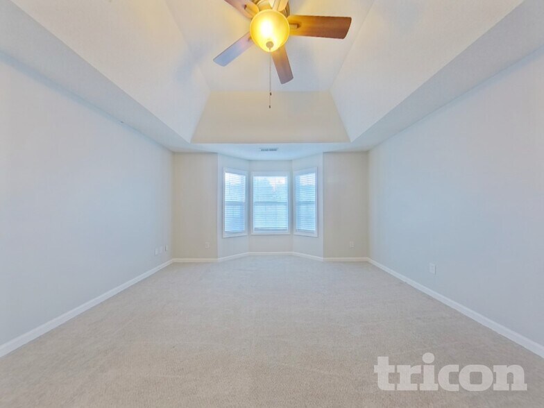 Building Photo - 15 Stable Ln