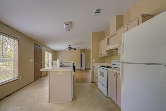 Building Photo - 14820 Aubrey Ave