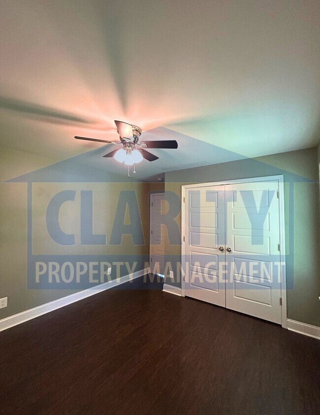 Building Photo - Charming 3 Bedroom, 2 Bath Home with Spaci...