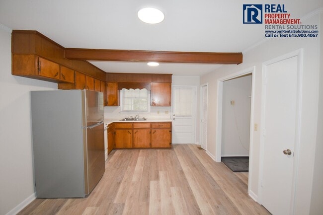 Building Photo - 1513 Lakeshore Dr