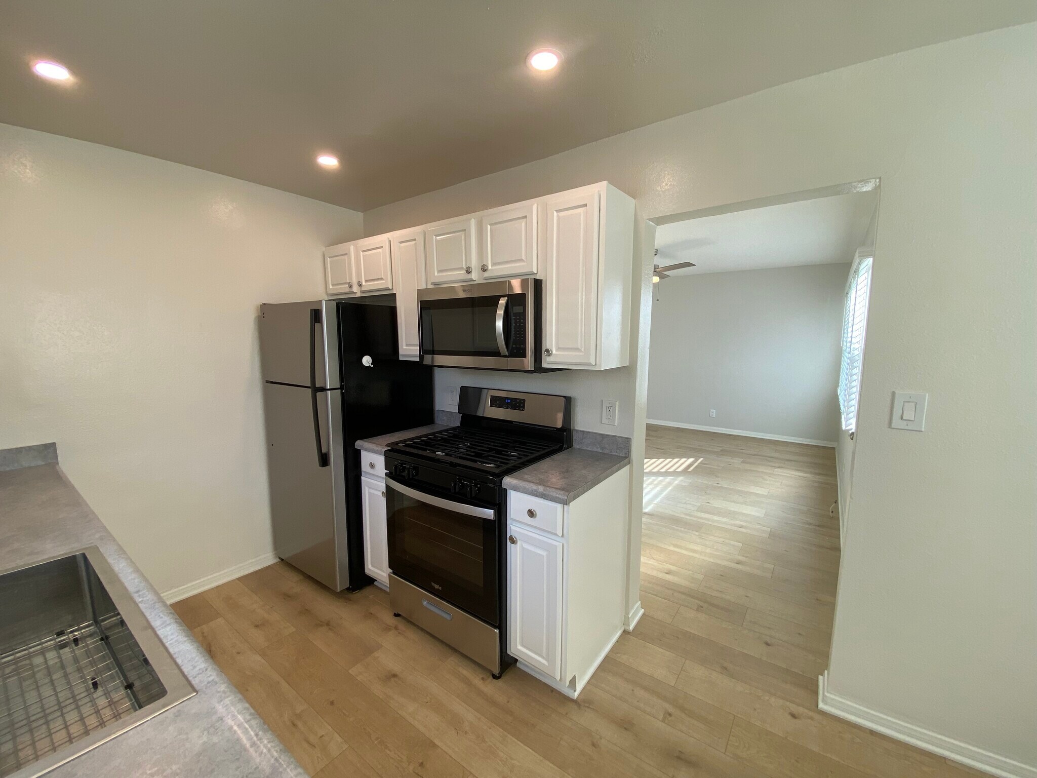 Building Photo - 14320 Condon Ave