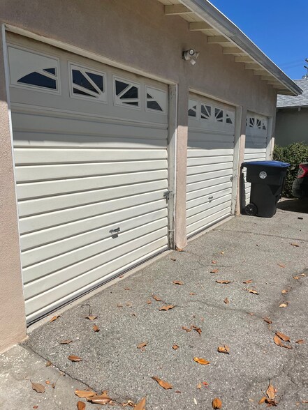 Garage - 407 Riverdale Dr