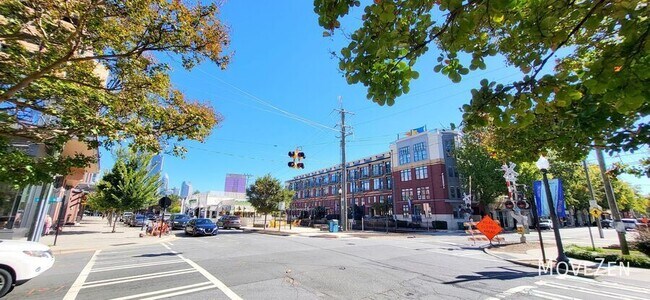 Building Photo - 115 E Park Ave