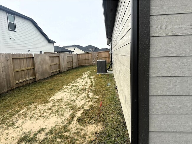 Building Photo - 519 Louis Ln