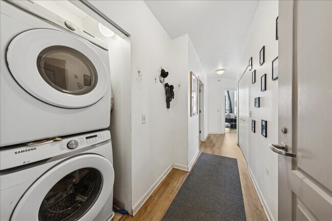 Building Photo - 600 N Dearborn St