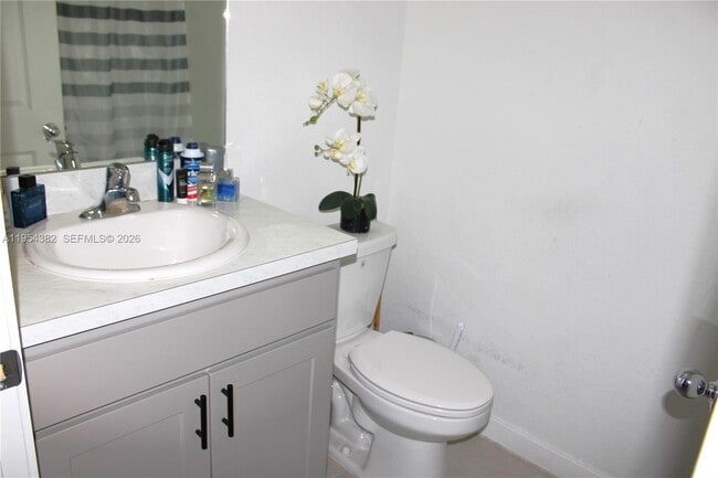 Building Photo - 470 NE 12th St