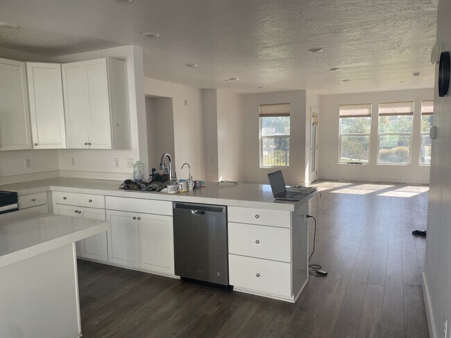 Building Photo - 3855 Gartmore Ln