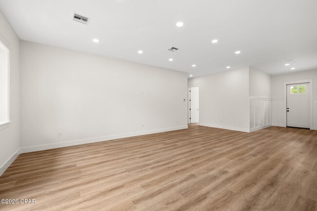 Building Photo - 114 Lake Merial Trail