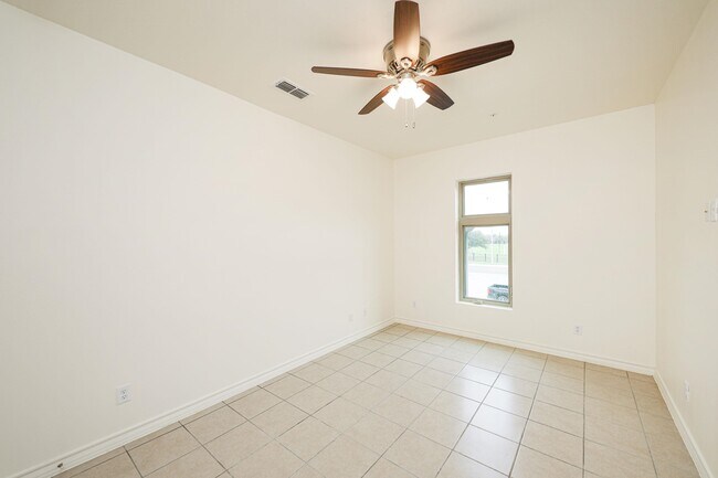 Building Photo - 1511 Don Camilo Blvd
