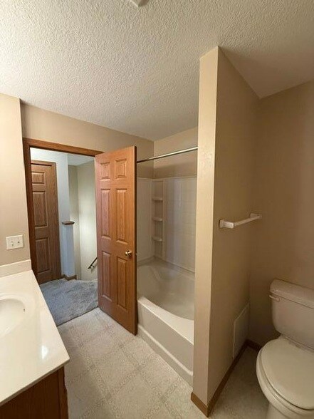 Building Photo - 6886 Meadow Grass Ln S