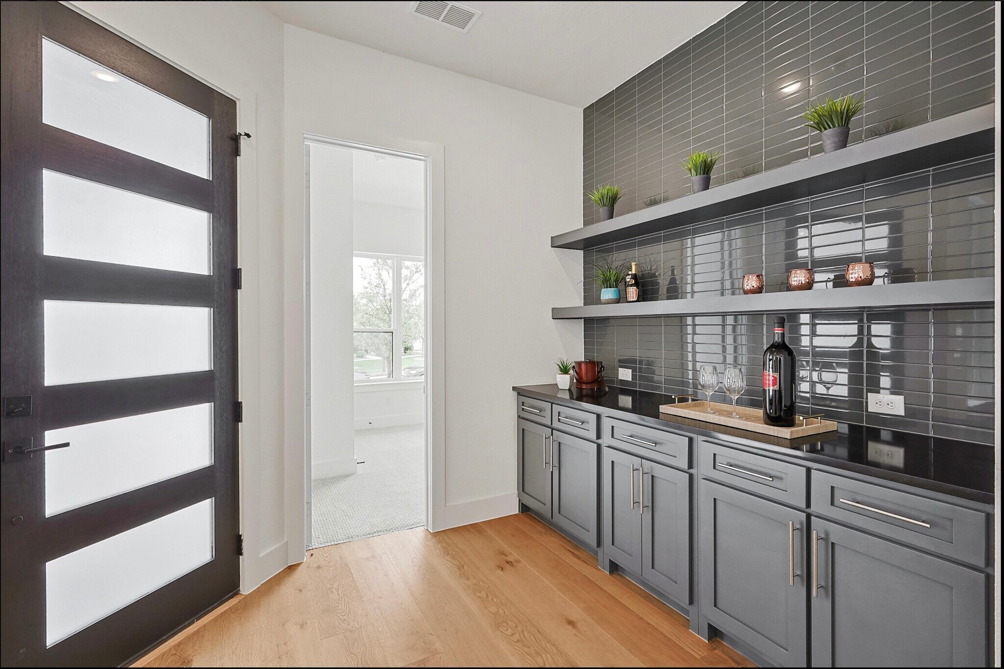 Living Lvl1 - 7621 Hewitt