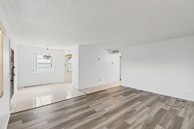 Building Photo - 180 Flanders C