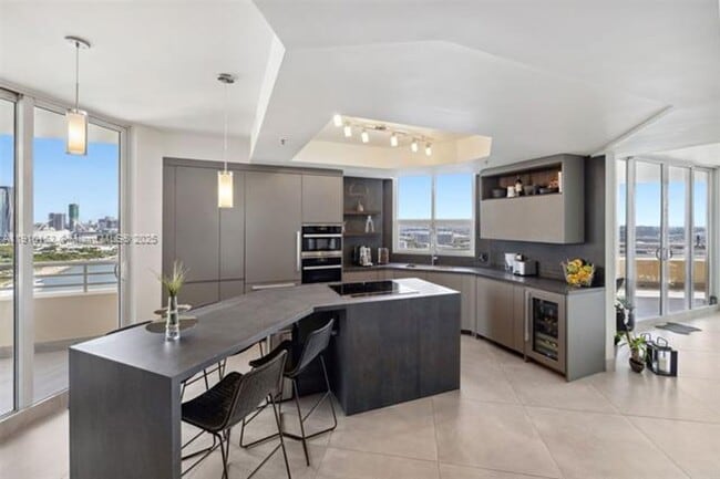 Building Photo - 808 Brickell Key Dr