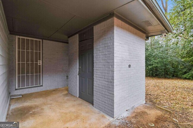 Building Photo - 2953 Meadowview Dr SE