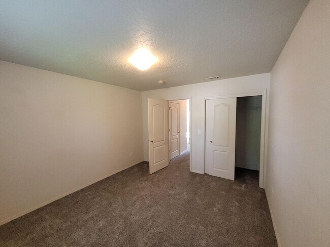 Building Photo - 4450 N Mooney Falls Way