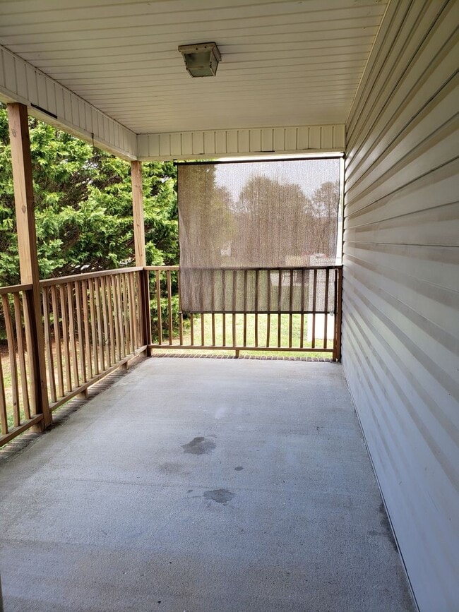 Building Photo - 3 Bedroom home in CreekSide Village