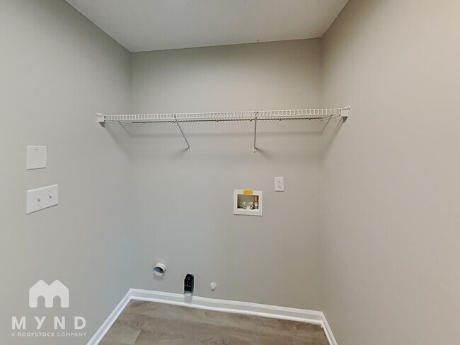 Building Photo - 11550 Stewarts Crossing Dr