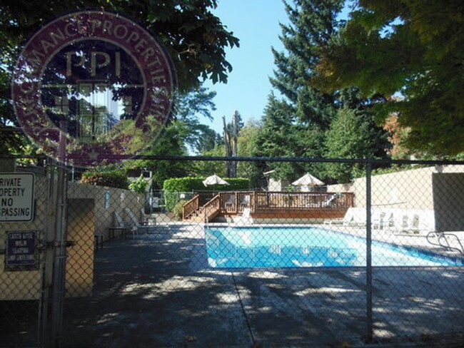 Building Photo - Lake Oswego!  No Deposit w/RHINO! Stylish ...