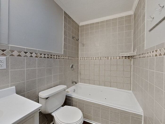 Building Photo - 4418 Windsor Rd