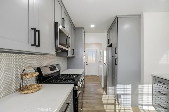 Building Photo - 7726 Blanchard Ave