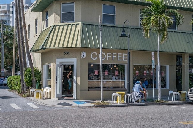 Building Photo - 635 S Orange Ave