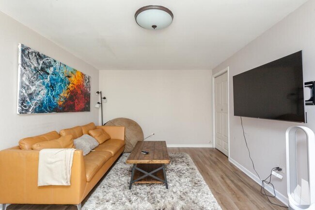 Building Photo - 2 bedroom in Chicago IL 60626