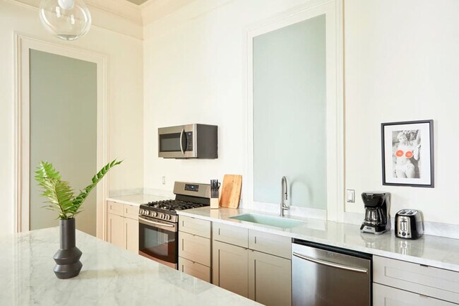 Building Photo - 2317 N Rampart St