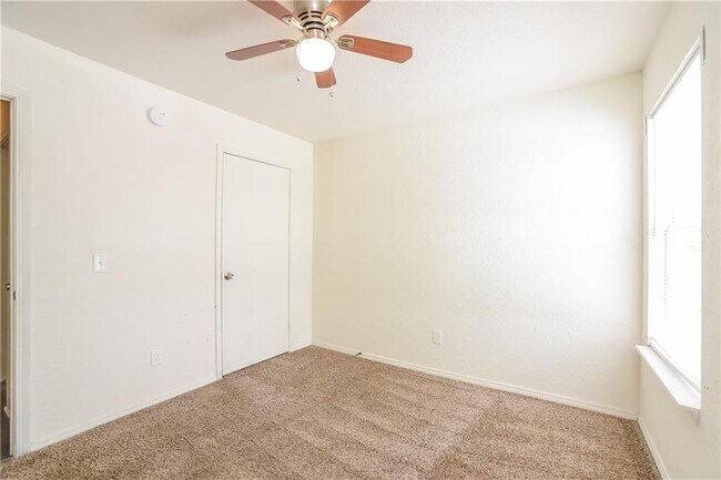 Building Photo - 15400 Lilly Garden Ln