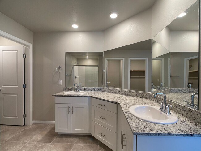 Building Photo - Brand New, Never Lived in House, located in the Southwest!