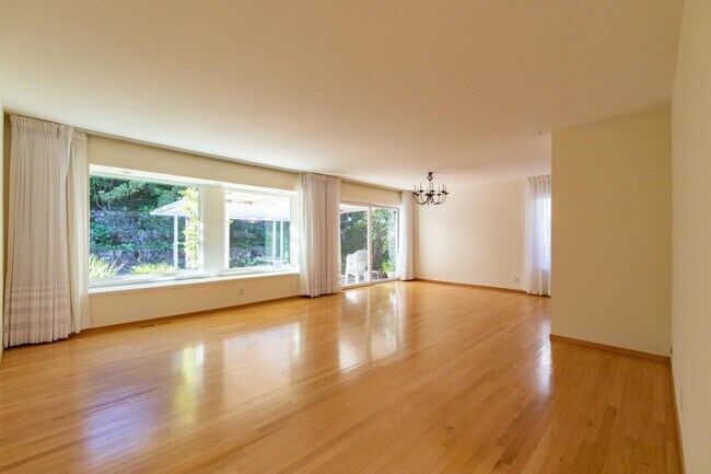 Building Photo - 908 Glennan Dr