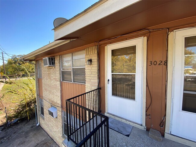 Building Photo - 3024 Elgin St