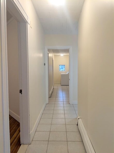 Building Photo - 83 Yorktown St