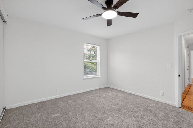 Building Photo - 2230 Sol St