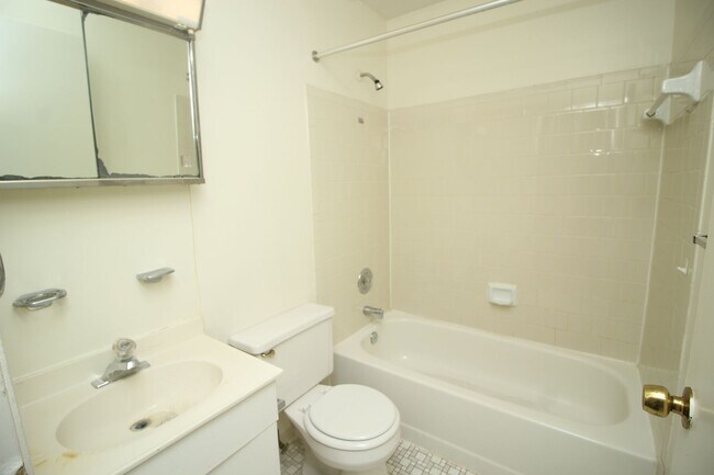 Building Photo - Very Nice Nottingham 3bd/2.5ba Townhouse w/ CAC & W/D--Available 8/14
