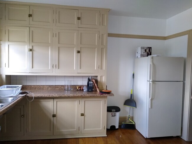 Kitchen - 4552 W Wells St