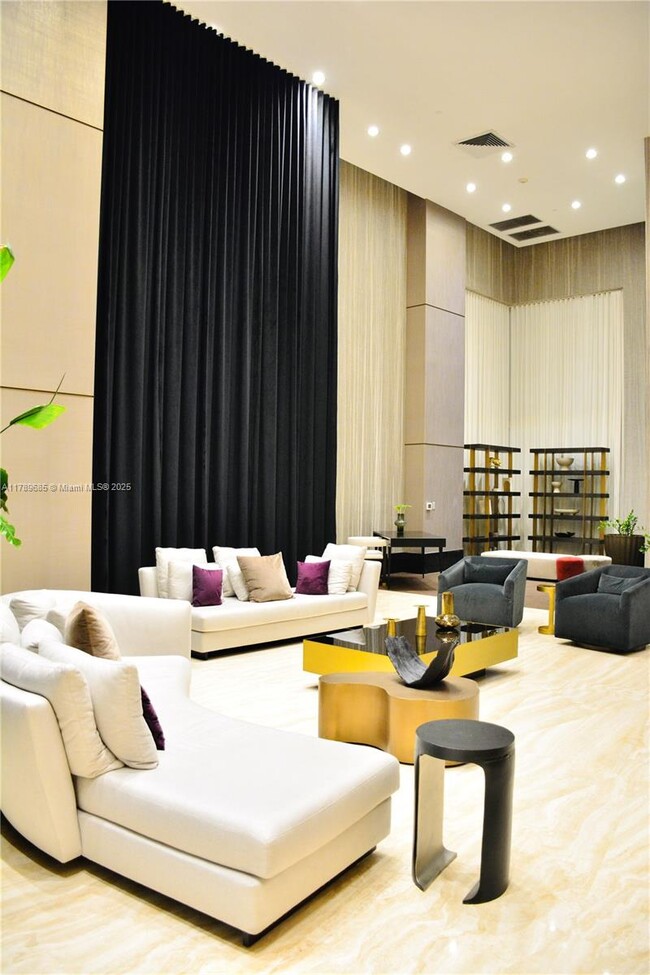 Building Photo - 950 Brickell Bay Dr